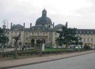 Porta d’entrada a La Salpêtrière