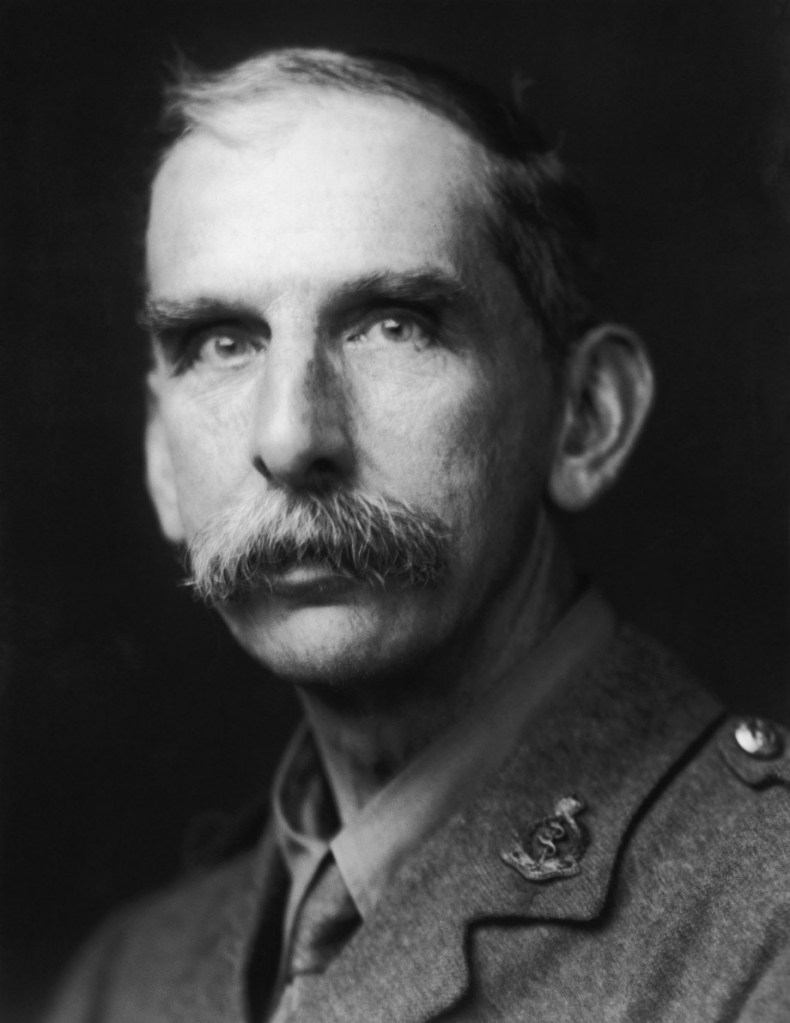 Horsley amb uniforme militar durant la seva estada a Egipte