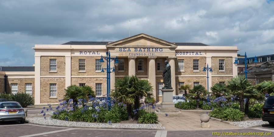 Vista de la façana de l'antic hospital