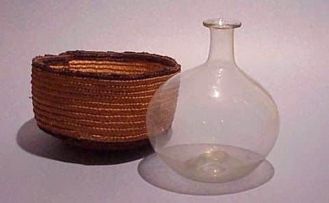 Una matula i un cistell de vímec