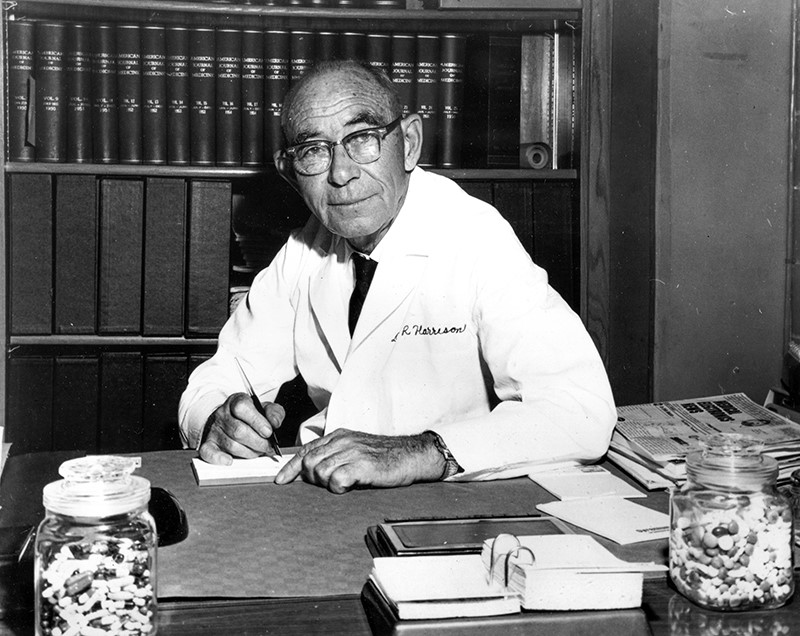 Retrat de Tinsley Harrison al seu despatx