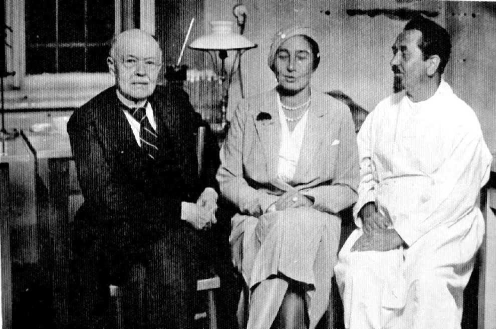 Charles Nicolle i la seva esposa en una visita al laboratori de Weigl