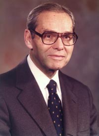 El Dr. Saul Krugman quan ha acabat la investigació sobre les hepatitis víriques