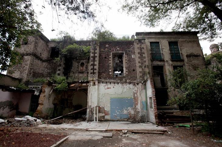 Ruïna del temple de Sant Llàtzer, que és tot el que queda de l'hospital fundat per Pedro López