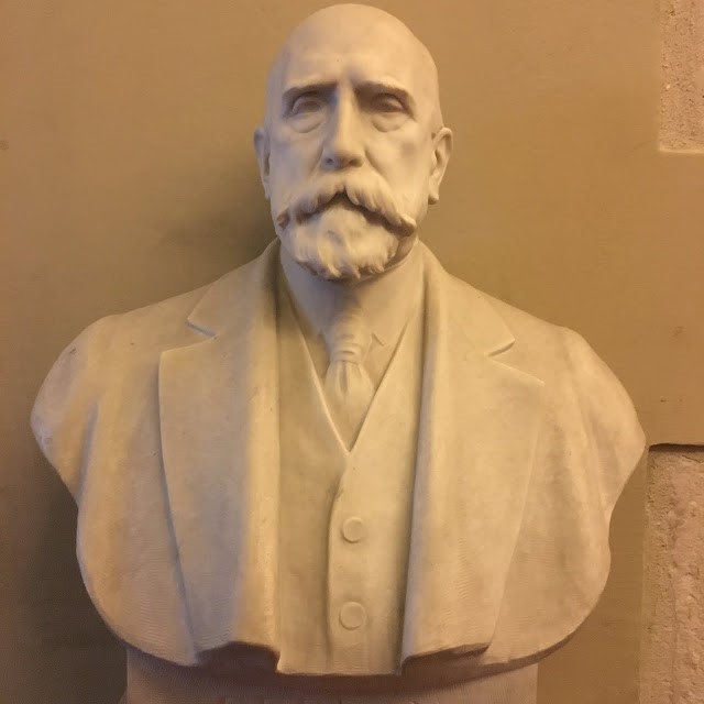 Bust de marbre de la Real Acadèmia de Medicina. Barcelona.