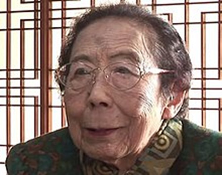 La Dra. Okamoto als 92 anys d'edat.