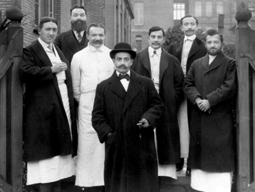 Charles Chatelin és el primer a la dreta