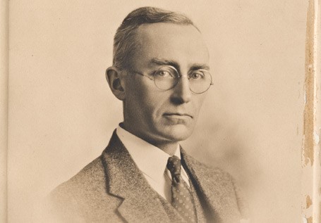 El Dr. Whipple quan guanya la direcció del servei de cirurgia del Presbyterian Hospital de Nova York