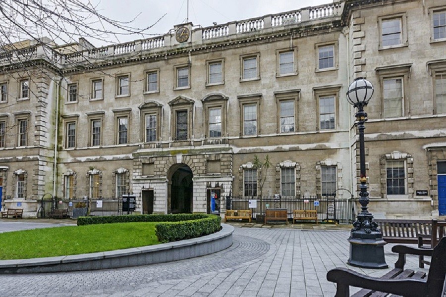 Entrada principal del St. Bartholomew's Hospital