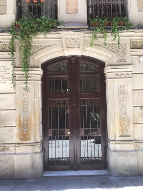 Porta d'entrada a la casa del carrer Notariat nº 7