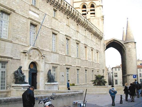Façana de la Facultat de Medicina de Montpeller