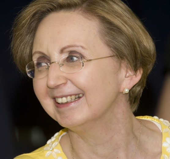 Dra. Anne Szarewski