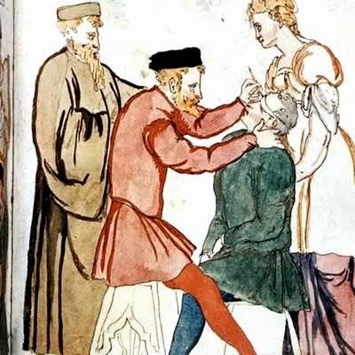 Cirurgià operant un malalt amb cataractes