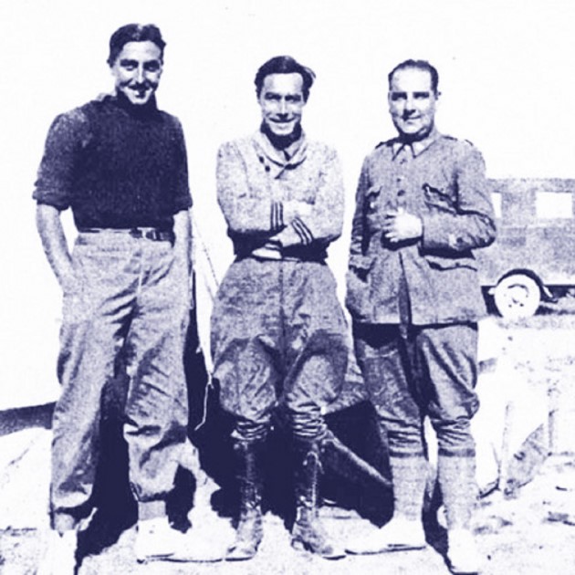 El Dr. Broggi, metge militar dels brigadistes, és el del mig