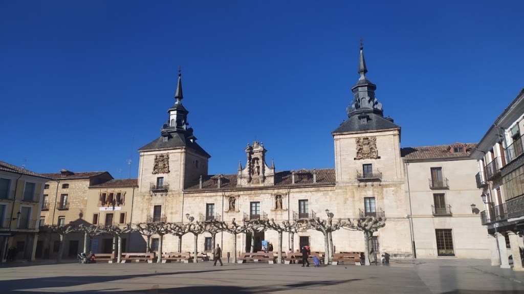 Façana de l'Hospital de Sant Agustí, a Burgo de Osma