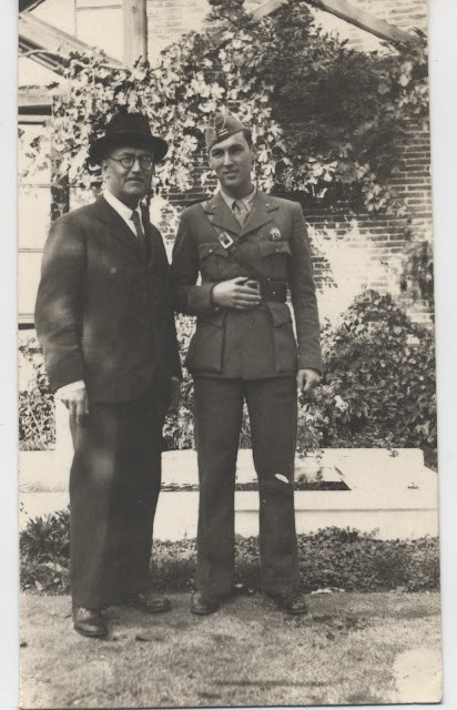 Luis Calandre quan era director de l'Hospital de Carabineros, amb el seu fill