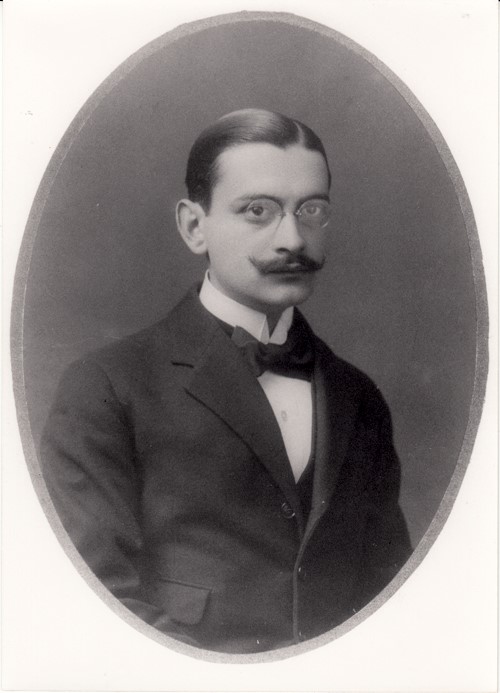 Dr. Manuel Menacho Peirón