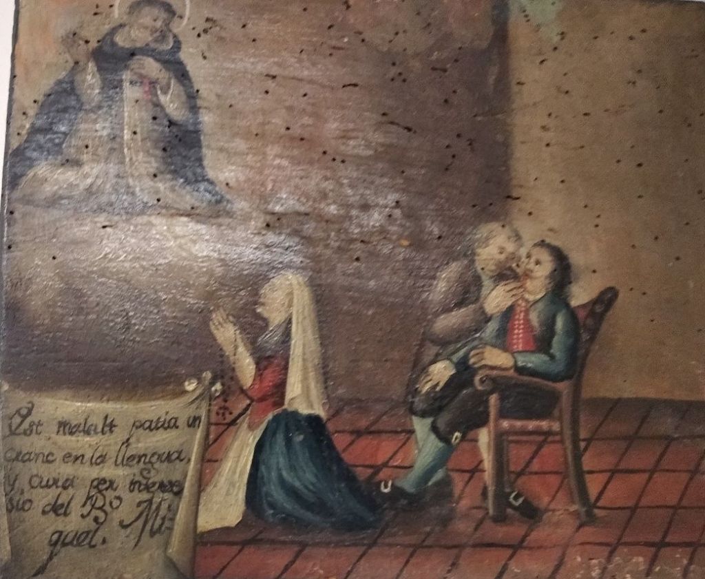 En aquest exvot, es veu el metge que examina la boca del malalt, on hi ha un tumor a la llengua, com es pot llegir en el text. L'esposa del malalt està agenollada pregant a Sant Miquel.