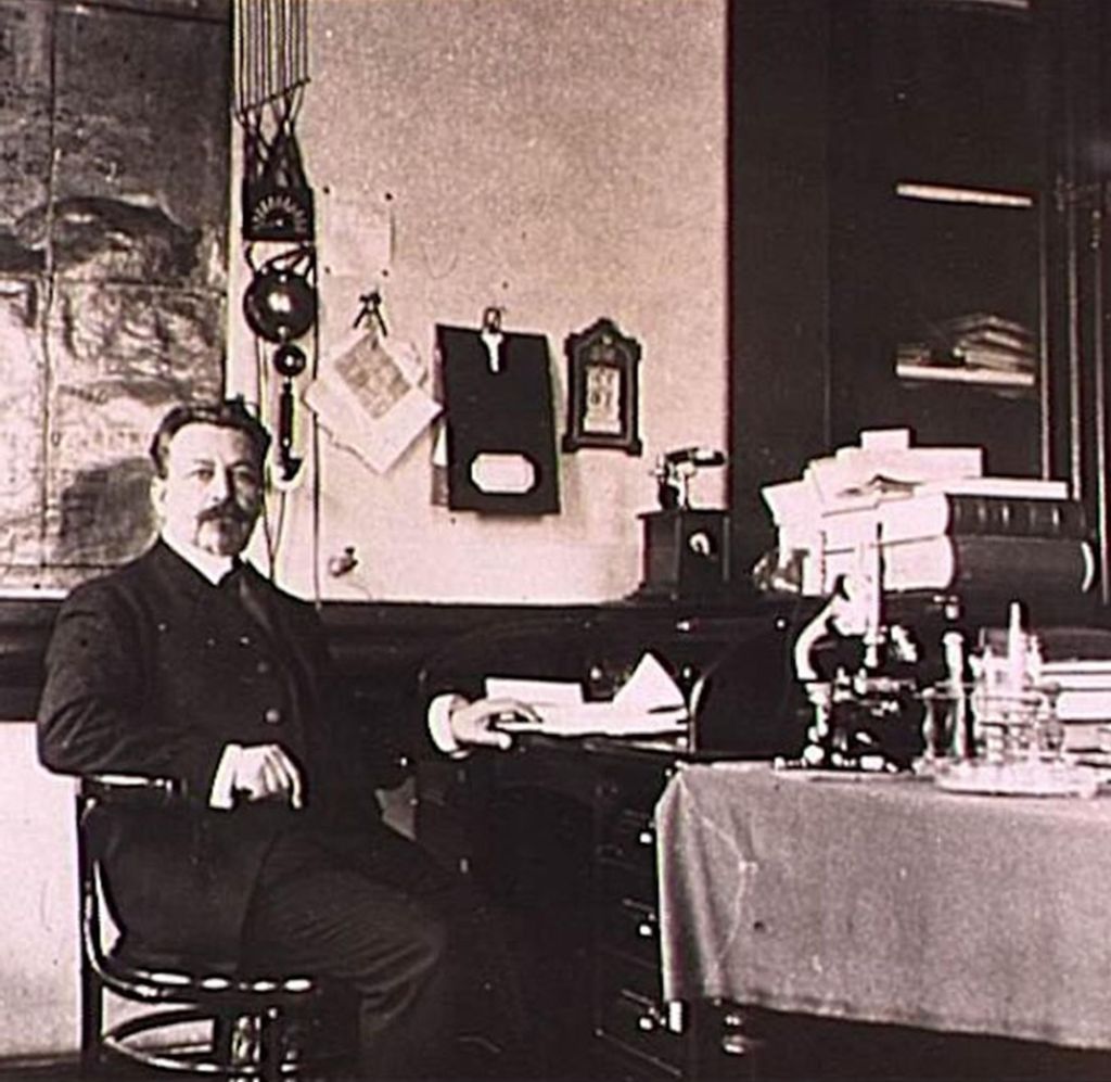 Paul-Louis Simond en el seu laboratori de l'Institut Imperial de Bacteriologia de Constantinoble