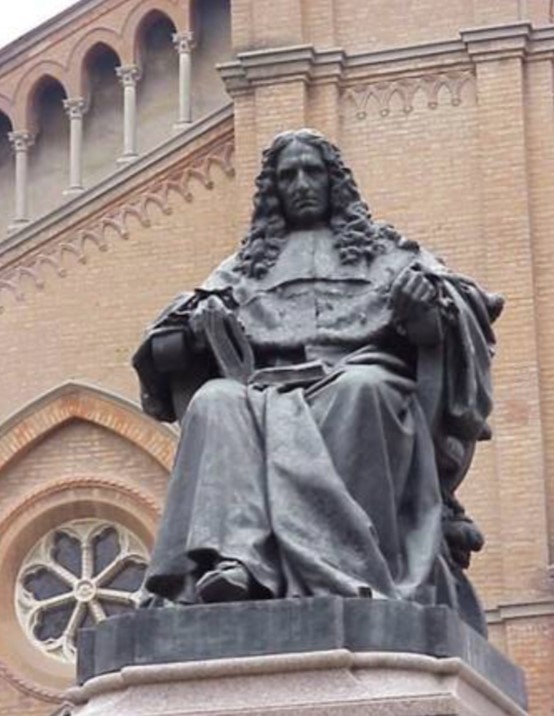 Monument de bronze de Marcello Malpighi, erigit el 1897 a la plaça principal de Crevalcore