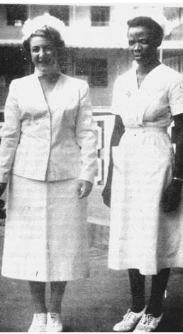 Exercint de diputada llevadora amb una visita d'Anglaterra