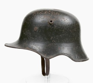 Casc militar dissenyat per August Karl Bier