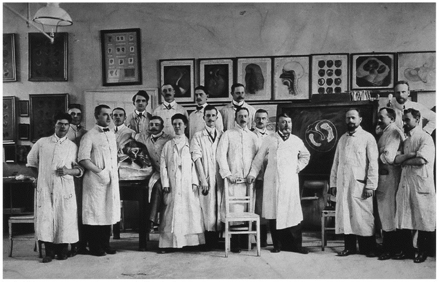 Metges de la Clínica d'oïda de Viena