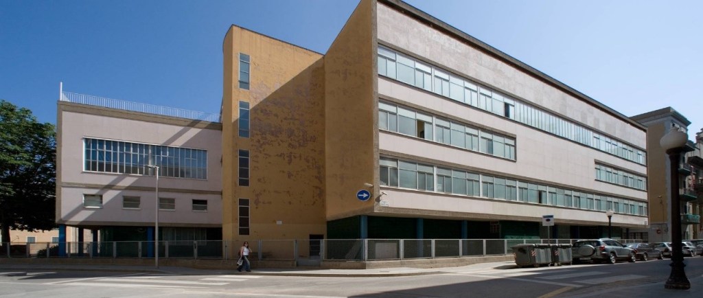 Dispensari antituberculós del carrer Torres i Amat, edifici racionalista construït pel GATCPAC