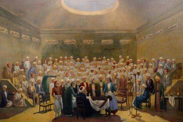 Clot-Bey en uniforme de l'exèrcit egipci ensenyant la primera lliçó d'anatomia moderna a Abu-Zaabal, el 20 de juny de 1829. A la lliçó hi van assistir alguns sheiks (caps) de la universitat al-Azhar.