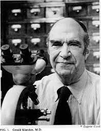 Gerald Klatskin darrere el microscopi