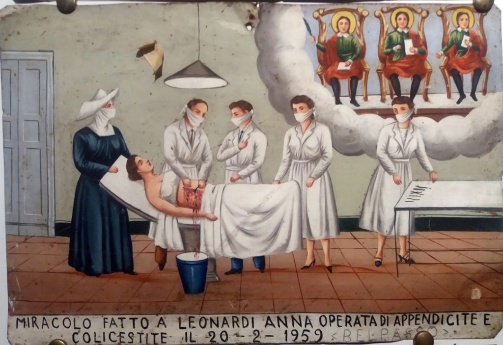 Exvot que implica l'agraïment del bon resultat d'un colecistectomia feta el febrer de 1959, degut a la intercessió dels tres germans sants de Catània: sant Alfio, sant Filadelfio i sant Cirino.