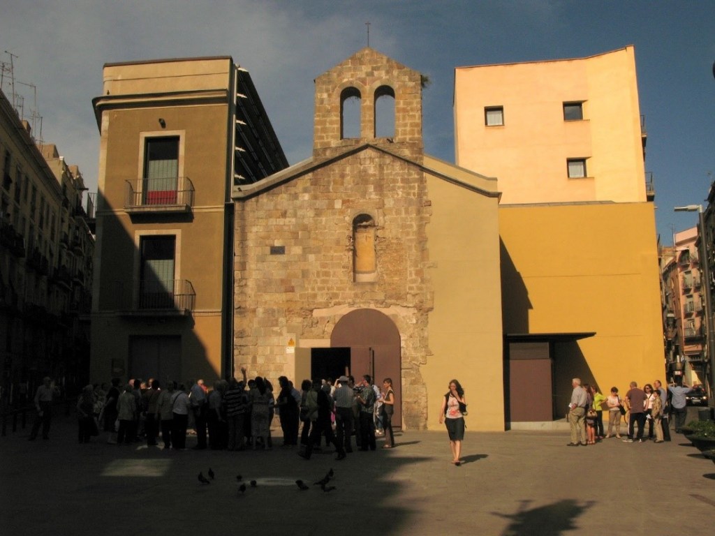 Façana de la capella de sant Llàtzer a la plaça del Pedró