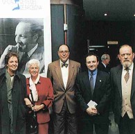 Les filles del Dr. Trueta, Montserrat i Amèlia, Miquel Bruguera, president del COMB, Jaume Roigé i Oriol Casassas el dia de l'acte d'homenatge a l'il·lustre cirurgià