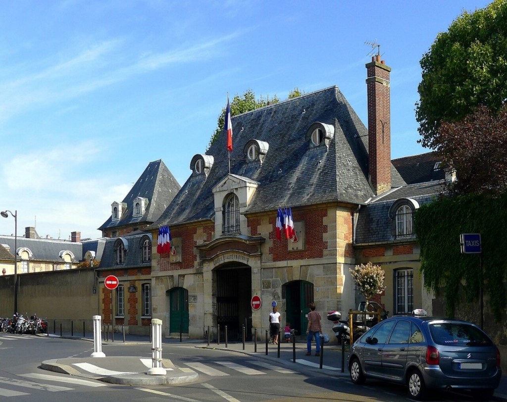 Porta principal de l'hospital Saint-Louis
