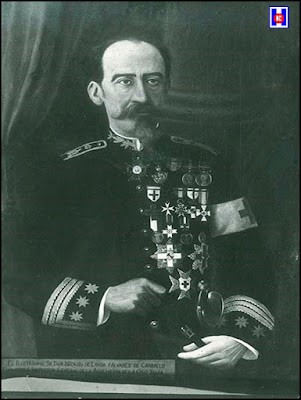 El Dr. Nicasio Landa amb l'uniforme militar de gala