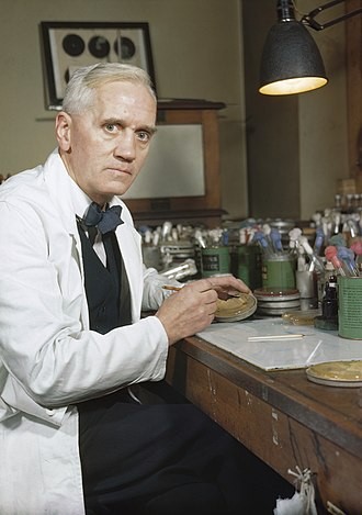 Alexander Fleming al seu laboratori