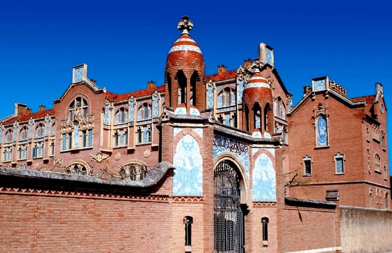 Vista parcial de l'edifici modernista de l'Institut Pere Mata