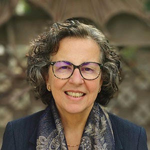 La Dra. Elena Guardiola Pereira, premi a l'excel·lència del COMB l'any 2023, a qui proposo em succeeixi com a membre de la RAMC