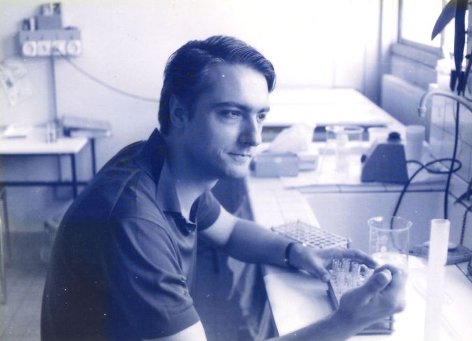 Dr. Carles Martí al Laboratori de l'Hôpital des Enfants Malades de París, 1972