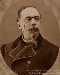 Quin epònim hauríem de fer servir per designar una malaltia, el nom del que la va descriure primer o de qui la va caracteritzar?