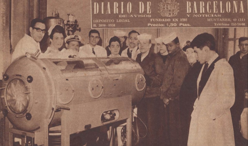 Portada del Diari de Barcelona amb el pulmó d'acer regalat pels nord-americans.
Jo sóc el primer de l'esquerra i l'Amaeu Betriu el quart.