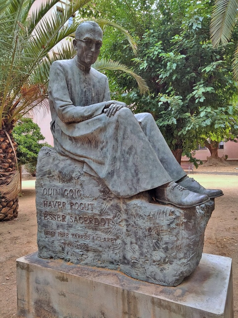 Estàtua en bronze de Pere Tarrés, de Rebeca Muñoz, al seminari de Barcelona