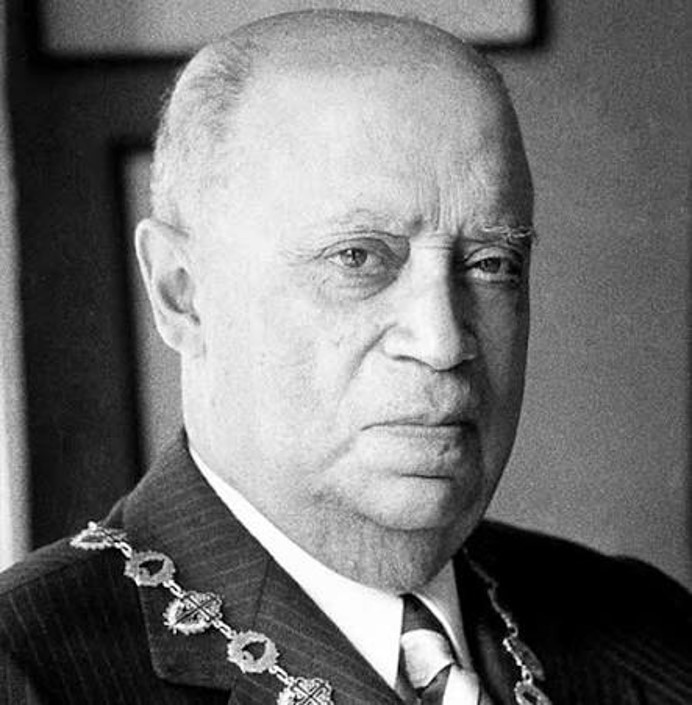 El Dr Corino da Costa de Andrade